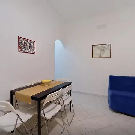 Trimarchi House Neapol